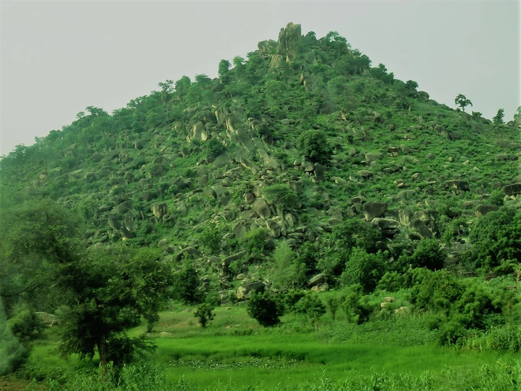 mondurva aga Maɗa